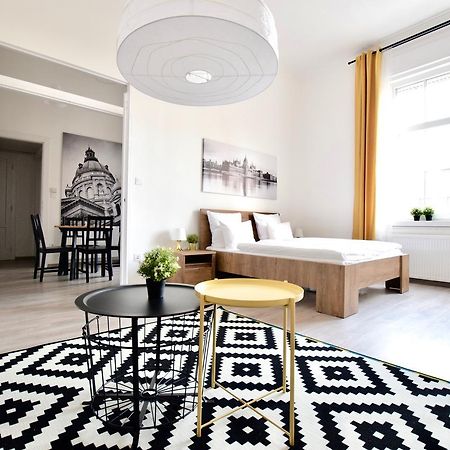 Standard Apartment By Hi5 - Bazilika Suite Budapest Luaran gambar